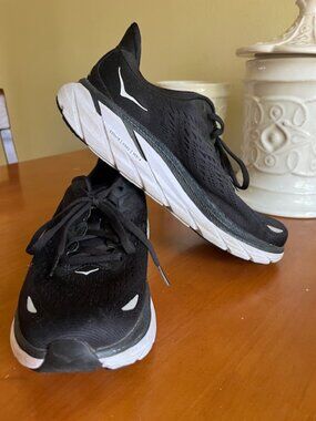 HOKA ONE ONE Clifton 8 Black White Running Shoes Women’s Size 8